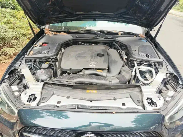 Mercedes-Benz E-Class — Фото автомобиля 3