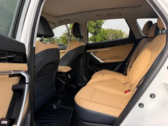 Geely Boyue L — Фото автомобиля 24
