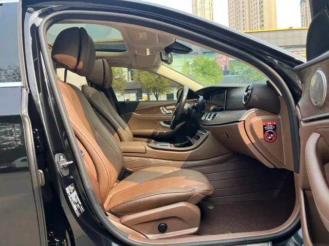 Mercedes-Benz E-Class — Фото автомобиля 6