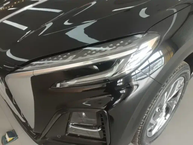 Hongqi HS3 PHEV — Фото автомобиля 23