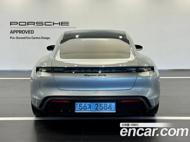 Porsche Taycan — Фото автомобиля 4