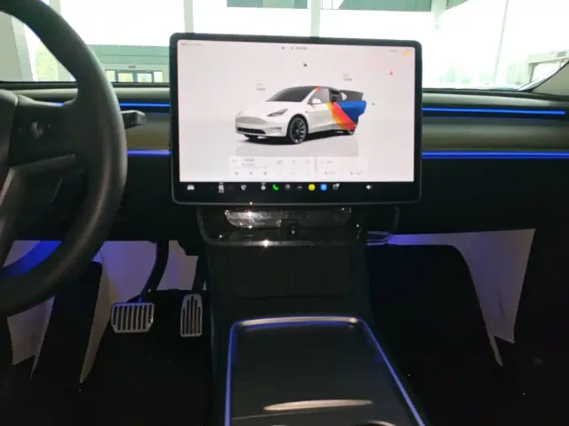Tesla Model Y — Фото автомобиля 12