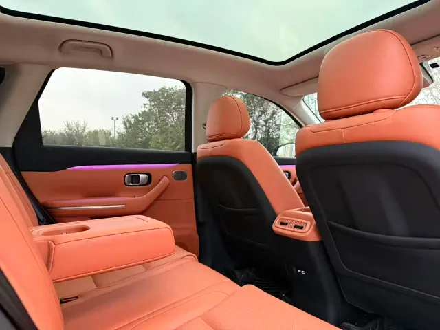 Leapmotor C10 — Фото автомобиля 12