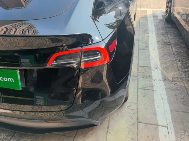 Tesla Model Y — Фото автомобиля 7