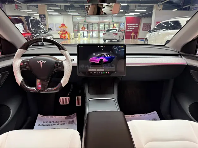 Tesla Model Y — Фото автомобиля 13