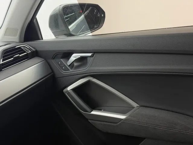 Audi Q3 — Фото автомобиля 11