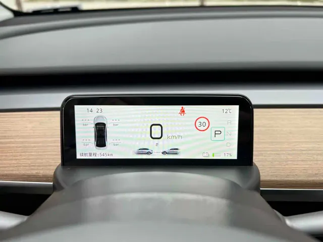 Tesla Model Y — Фото автомобиля 14
