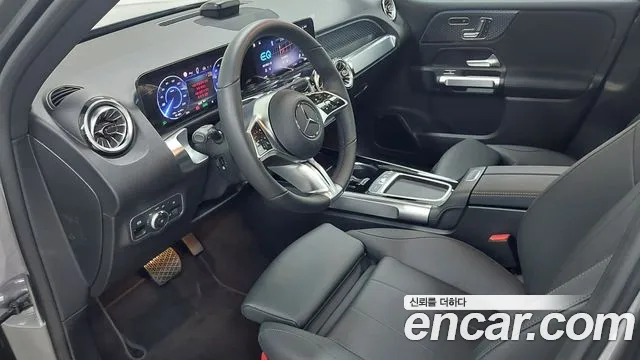 Mercedes-Benz EQB — Фото автомобиля 9