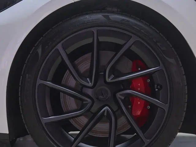 Tesla Model 3 — Фото автомобиля 8
