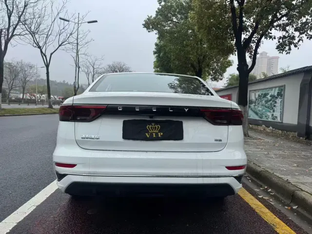 Geely Emgrand — Фото автомобиля 6