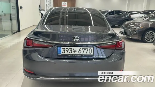 Lexus ES Generation 7 — Фото автомобиля 4