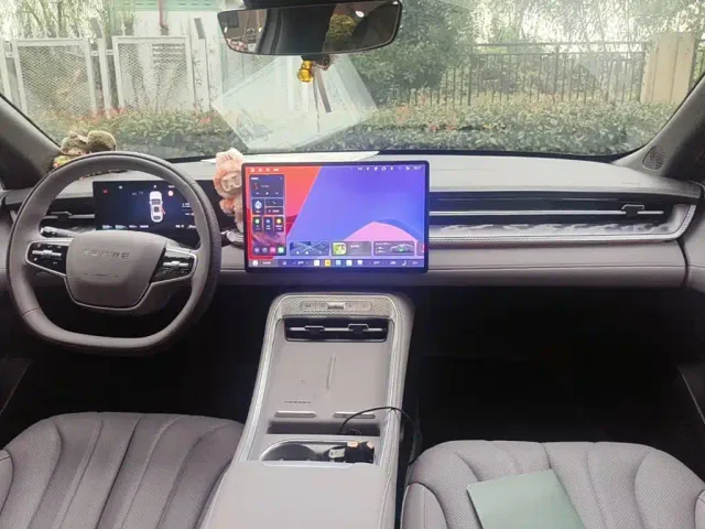 Roewe M7 DMH — Фото автомобиля 11
