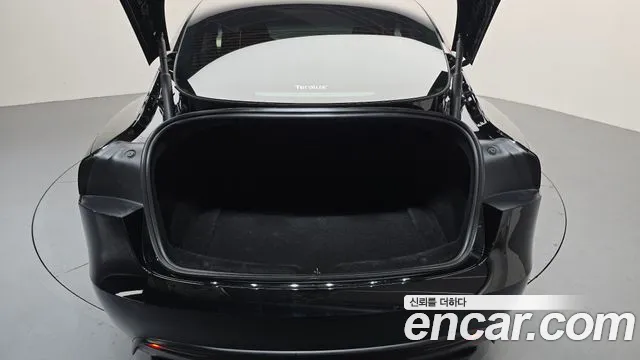 Tesla Model 3 — Фото автомобиля 26