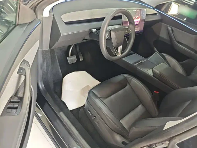 Tesla Model Y — Фото автомобиля 15