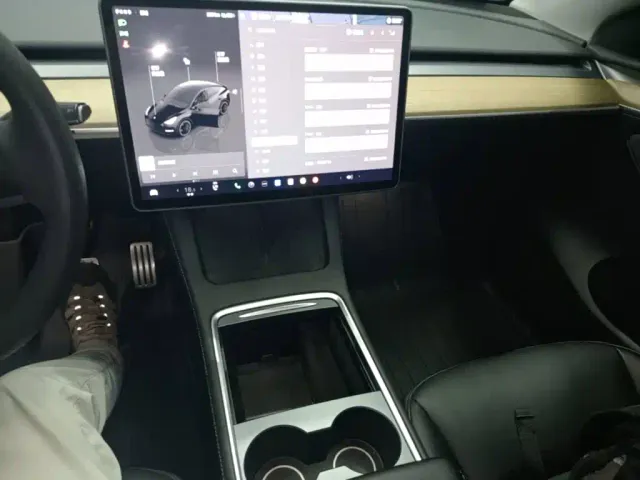 Tesla Model Y — Фото автомобиля 8