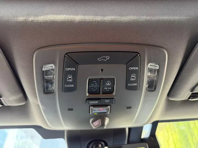 Toyota Sienna — Фото автомобиля 25