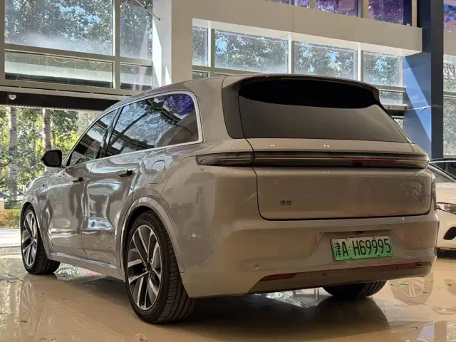 Li Auto L8 — Фото автомобиля 9
