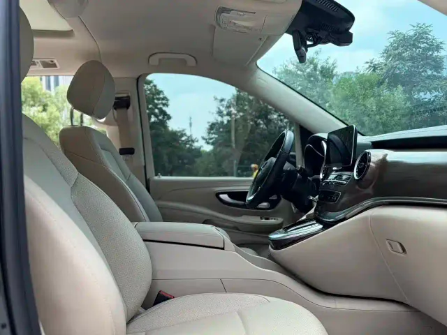 Mercedes-Benz V-Class — Фото автомобиля 12