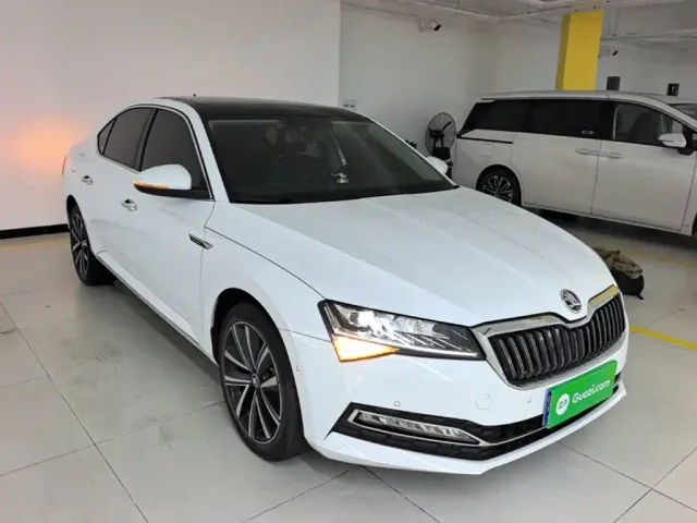 Skoda Superb — Фото автомобиля 3