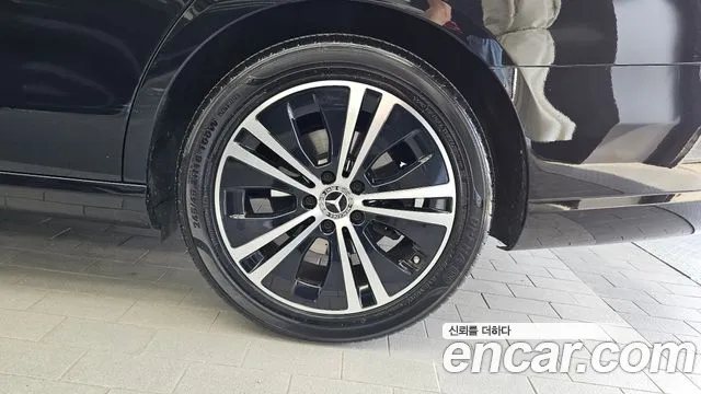 Mercedes-Benz E-Class — Фото автомобиля 20