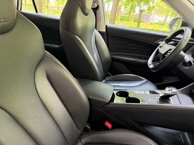 Roewe RX5 — Фото автомобиля 10
