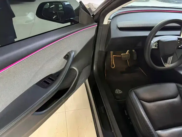 Tesla Model 3 — Фото автомобиля 8