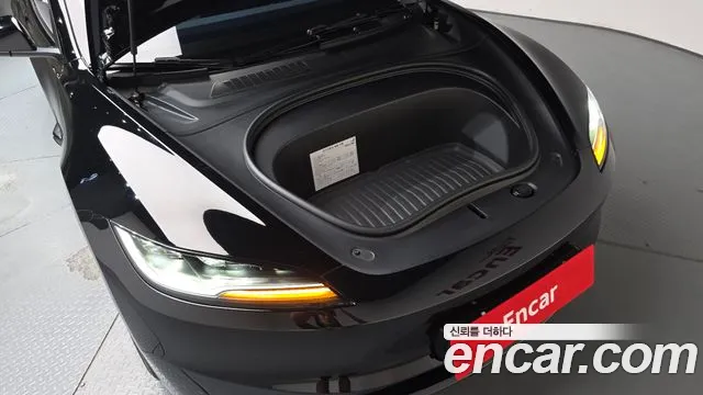Tesla Model 3 — Фото автомобиля 6