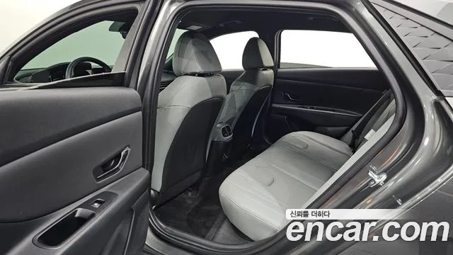 Hyundai Avante CN7 — Фото автомобиля 11