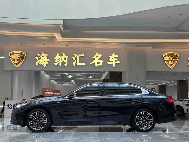 BMW 5 Series — Фото автомобиля 3