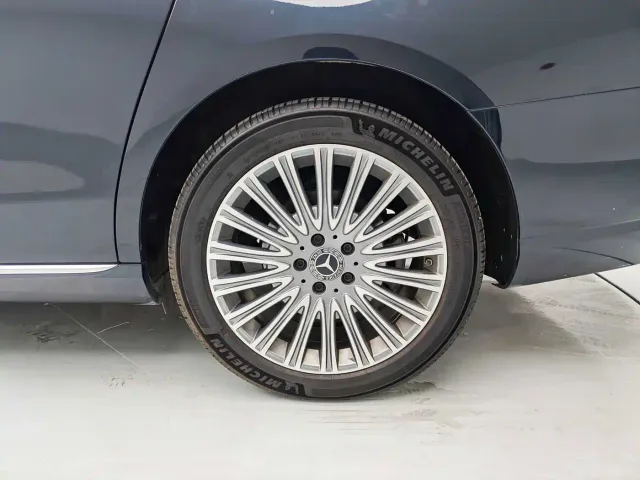 Mercedes-Benz E-Class — Фото автомобиля 12