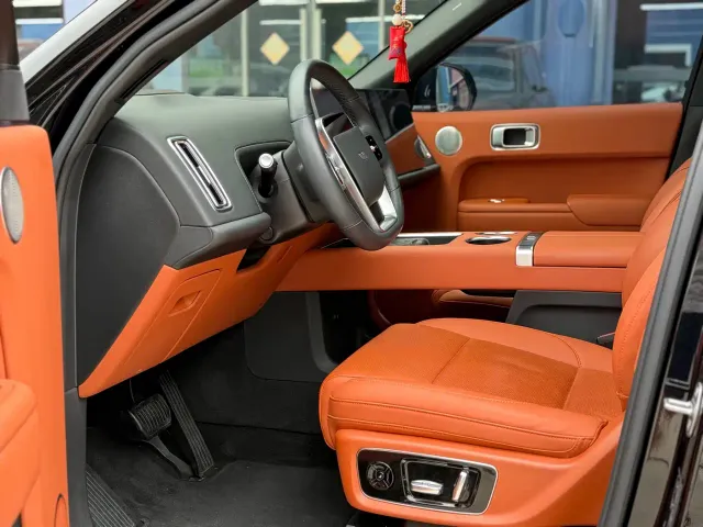 Li Auto L8 — Фото автомобиля 9