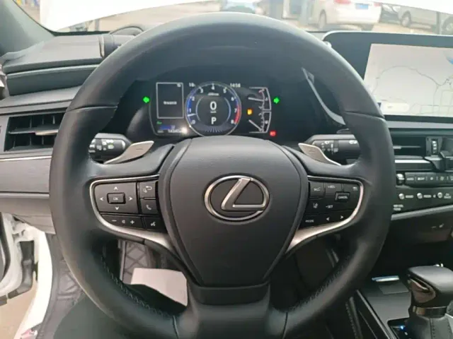 Lexus ES — Фото автомобиля 10