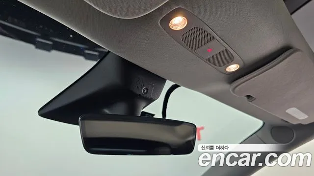 Tesla Model Y — Фото автомобиля 16