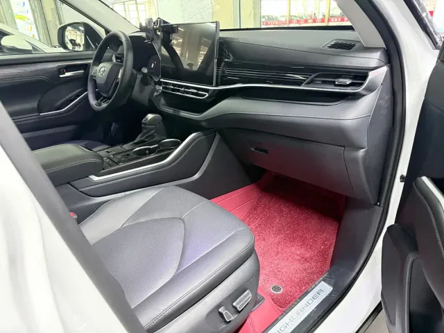 Toyota Highlander — Фото автомобиля 15