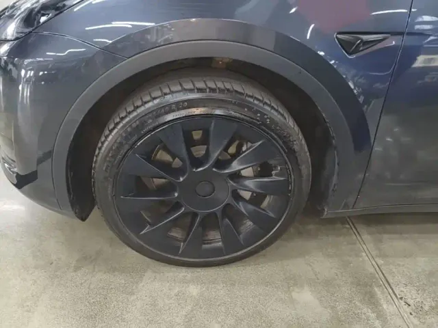 Tesla Model Y — Фото автомобиля 22
