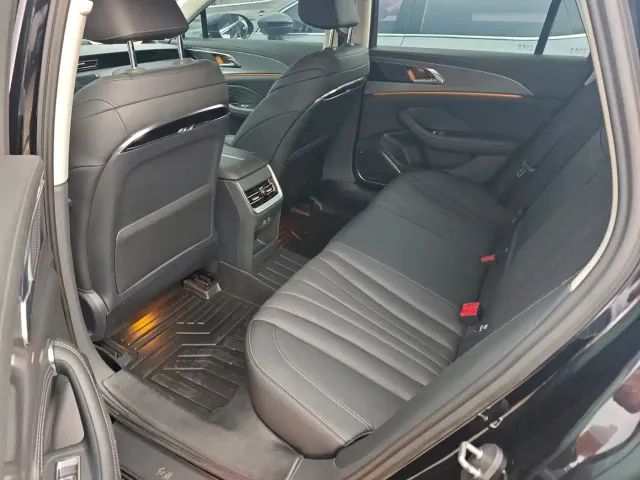Hongqi H5 — Фото автомобиля 5