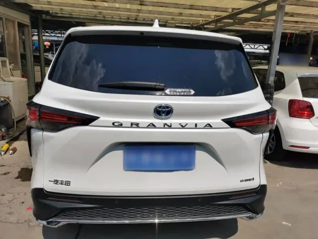 Toyota Granvia — Фото автомобиля 5