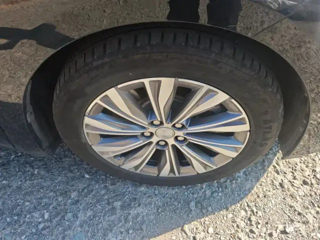 Hongqi E-QM5 — Фото автомобиля 6
