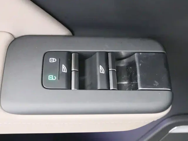 Volvo XC70 Plug-in Hybrid — Фото автомобиля 20