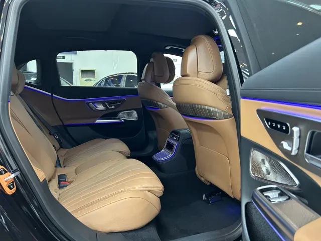 Mercedes-Benz E-Class — Фото автомобиля 12