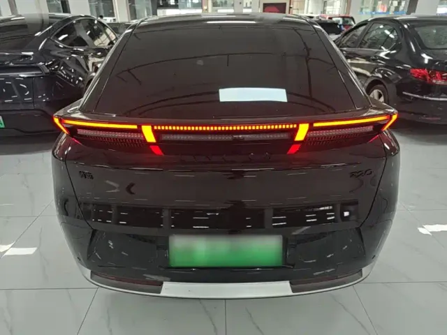 Lynk & Co Z20 — Фото автомобиля 5