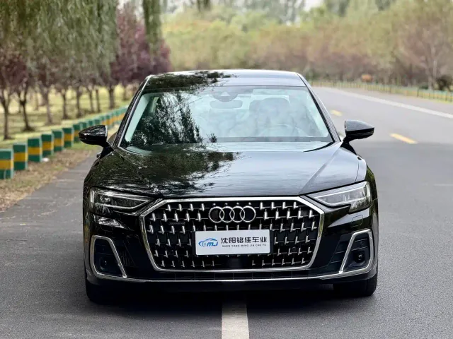 Audi A8 — Фото автомобиля 2