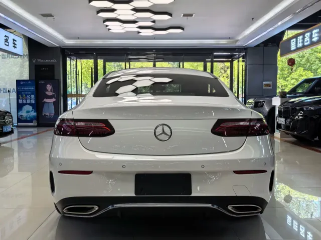 Mercedes-Benz E-Class — Фото автомобиля 11