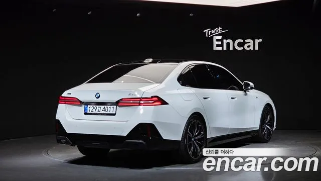 BMW 5 Series G60 — Фото автомобиля 2