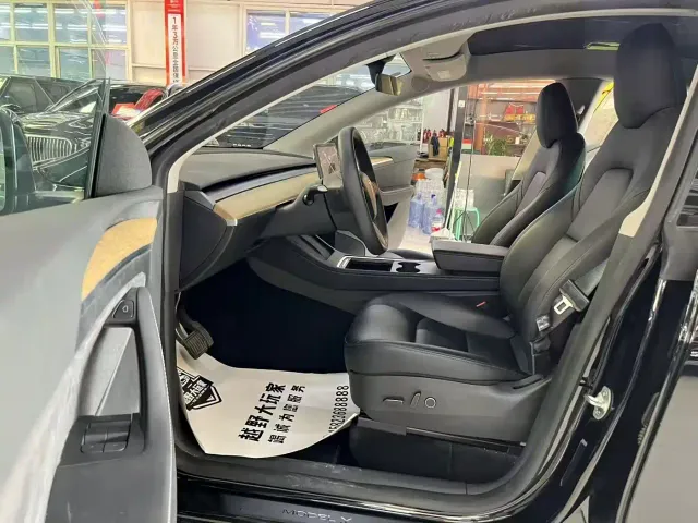 Tesla Model Y — Фото автомобиля 4