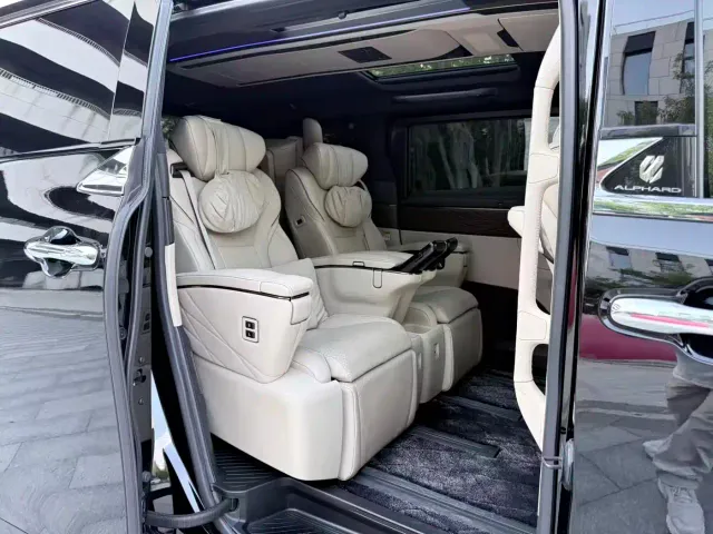 Toyota Alphard — Фото автомобиля 10