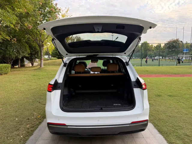 Geely Galaxy Starship 7 EM-i — Фото автомобиля 19
