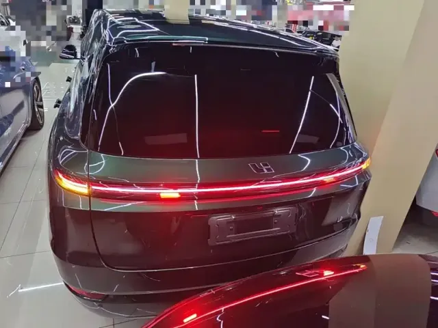 Li Auto L9 — Фото автомобиля 5