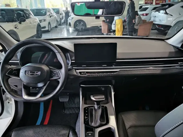 Geely Emgrand — Фото автомобиля 4