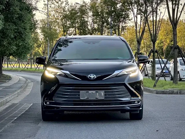 Toyota Sienna — Фото автомобиля 6